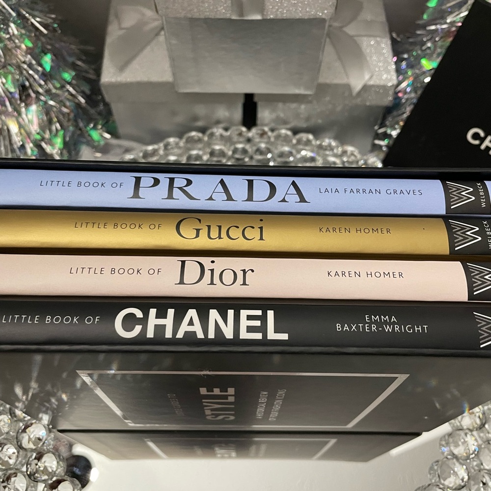 NIB SET OF 4 LITTLE GUIDE TO STYLE BOOKS ABOUT ICONIC FASHION DESIGNERS VOL.1